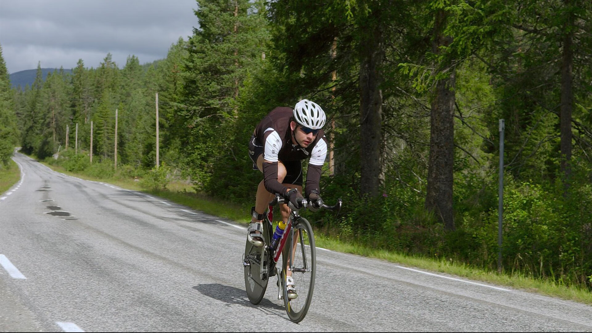 后腰长距离推进能力是否决定比赛破局可能性,后腰对球队的重要性