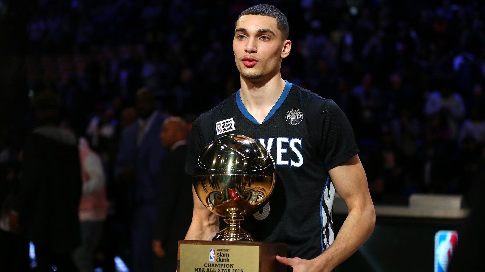 跳水动作精准突尼斯收获信心，小娃脸一边大一边小